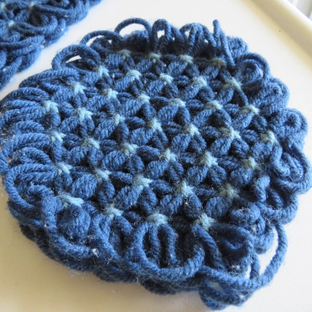 YARN TRIVET & 2 COASTER PLACE Vintage Yarn 1980s (set of 3 total)